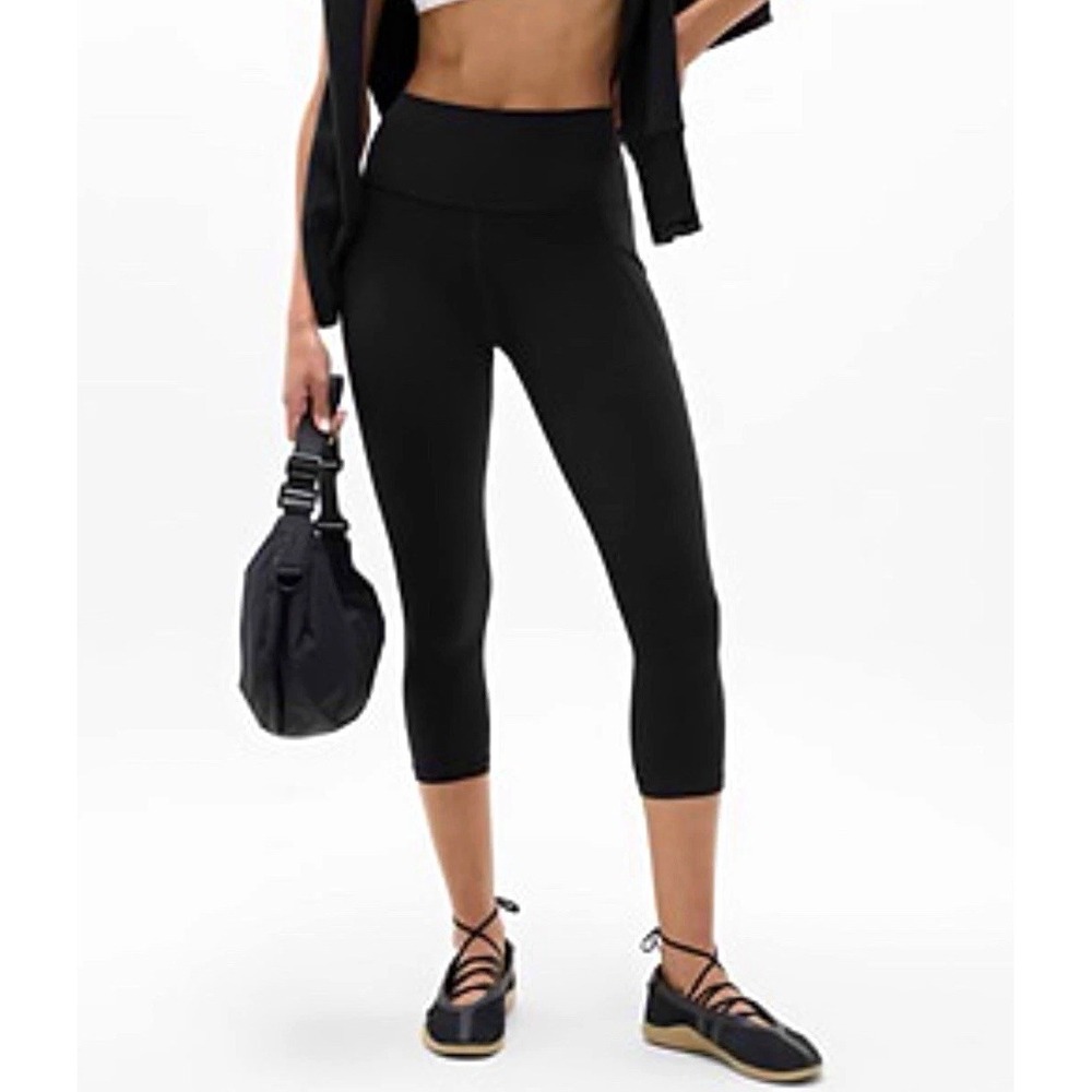 Athleta Salutation Stash Capri Leggings S Black PowerVita NWT $99